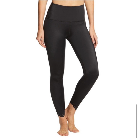 Beyond Yoga Scalloped High Waisted 7/8 Yoga Leggings Size XS - Picture 1 of 13